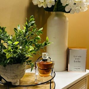 Lancôme La Vie Est Belle Perfume with Amber Hue